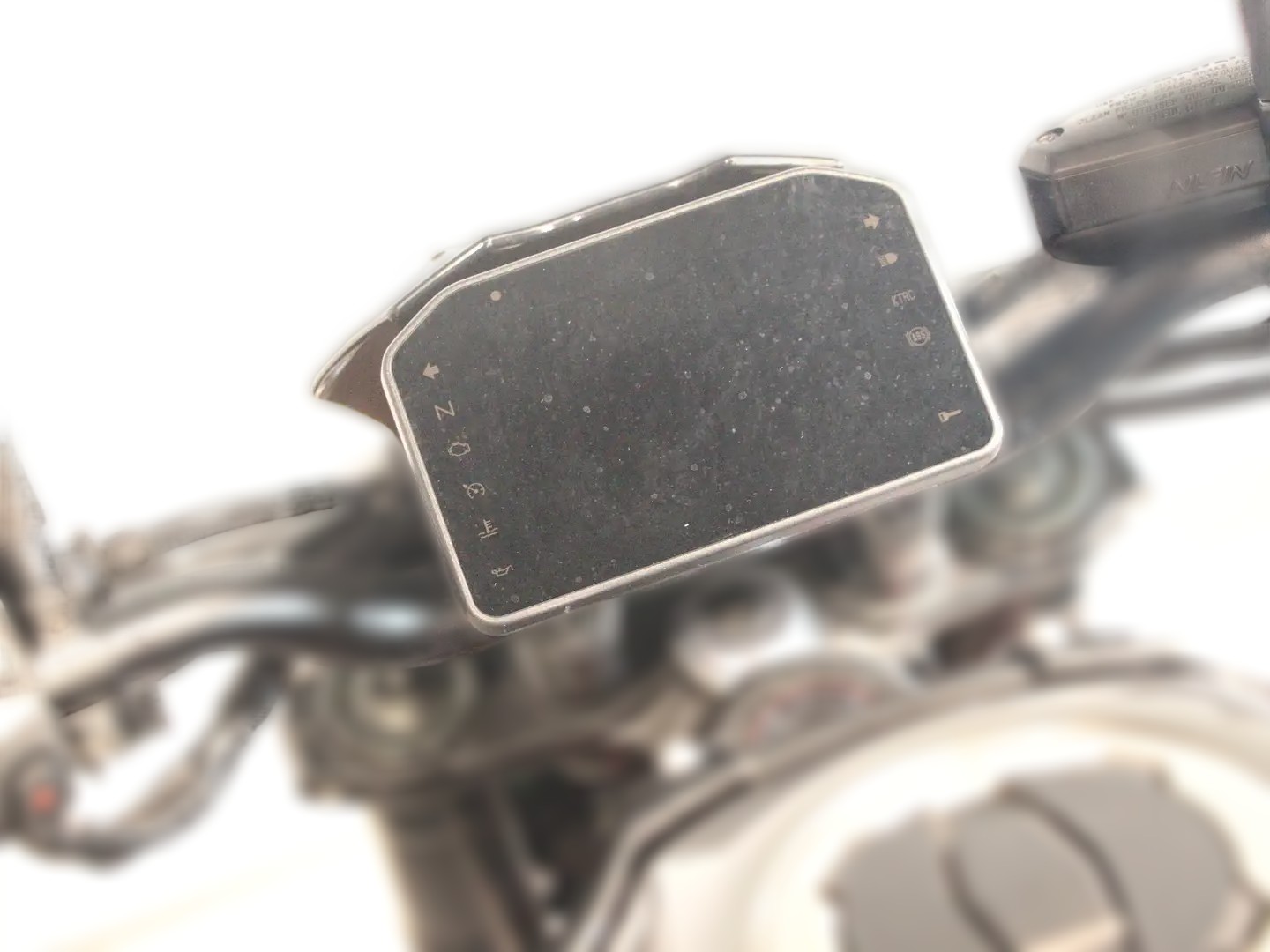 2025 Kawasaki Z900 - 11 667 km - Náhled 21