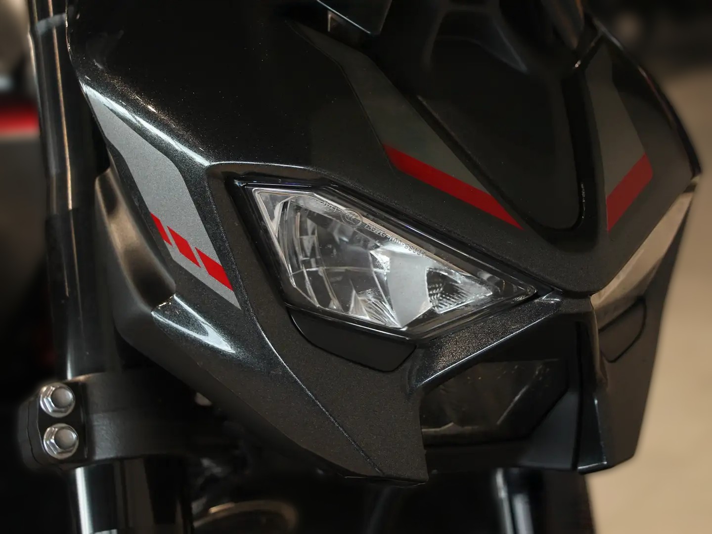 2025 Kawasaki Z900 - 11 667 km - Náhled 24