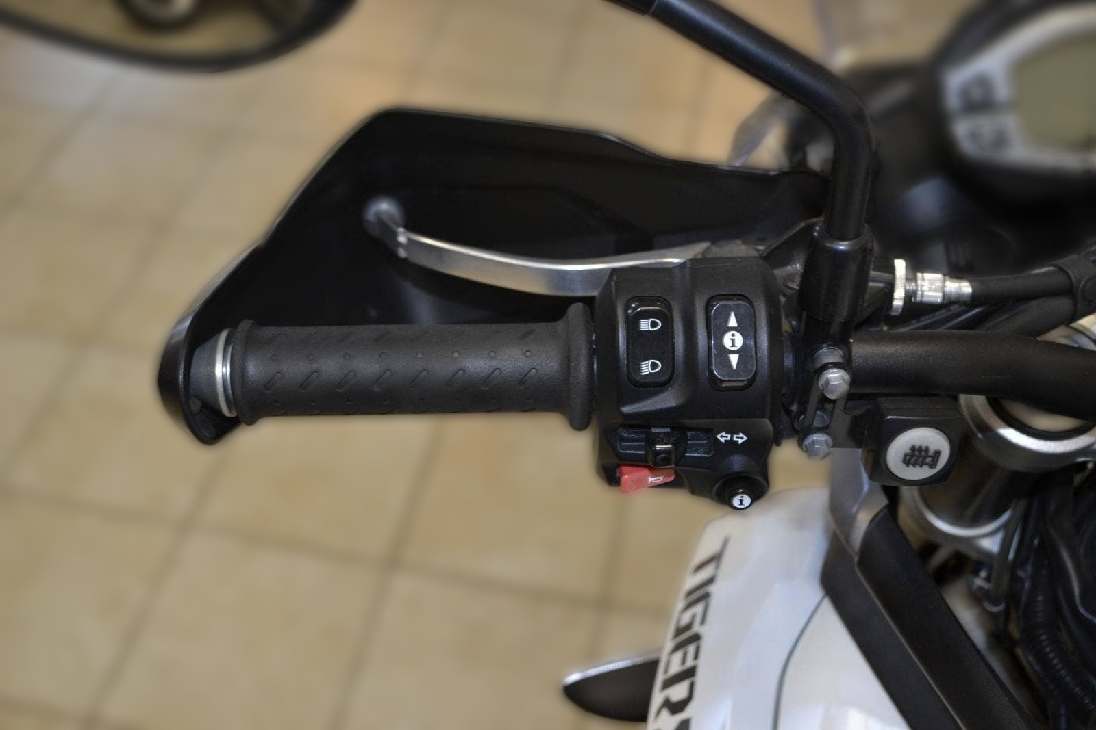 2017 Triumph Tiger 800 - 32 000 km - Náhled 3