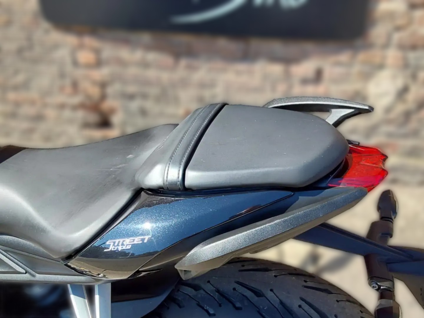 2020 Triumph Street Triple 765 - 18 500 km - Náhled 10