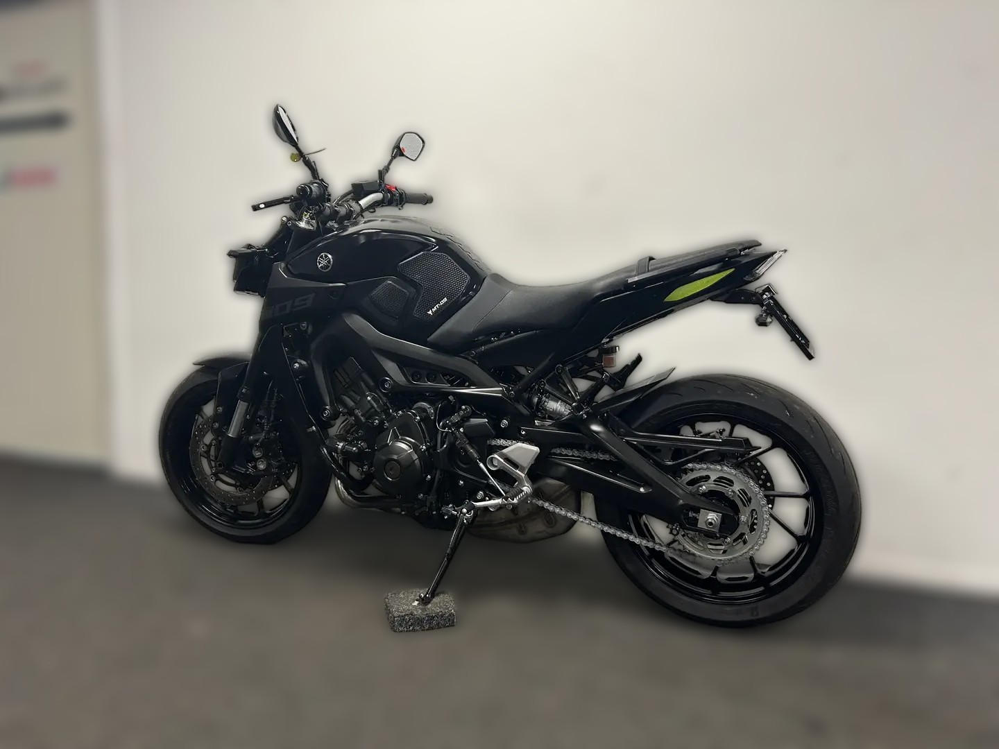 2017 Yamaha MT-09 - 18 438 km - Náhled 12