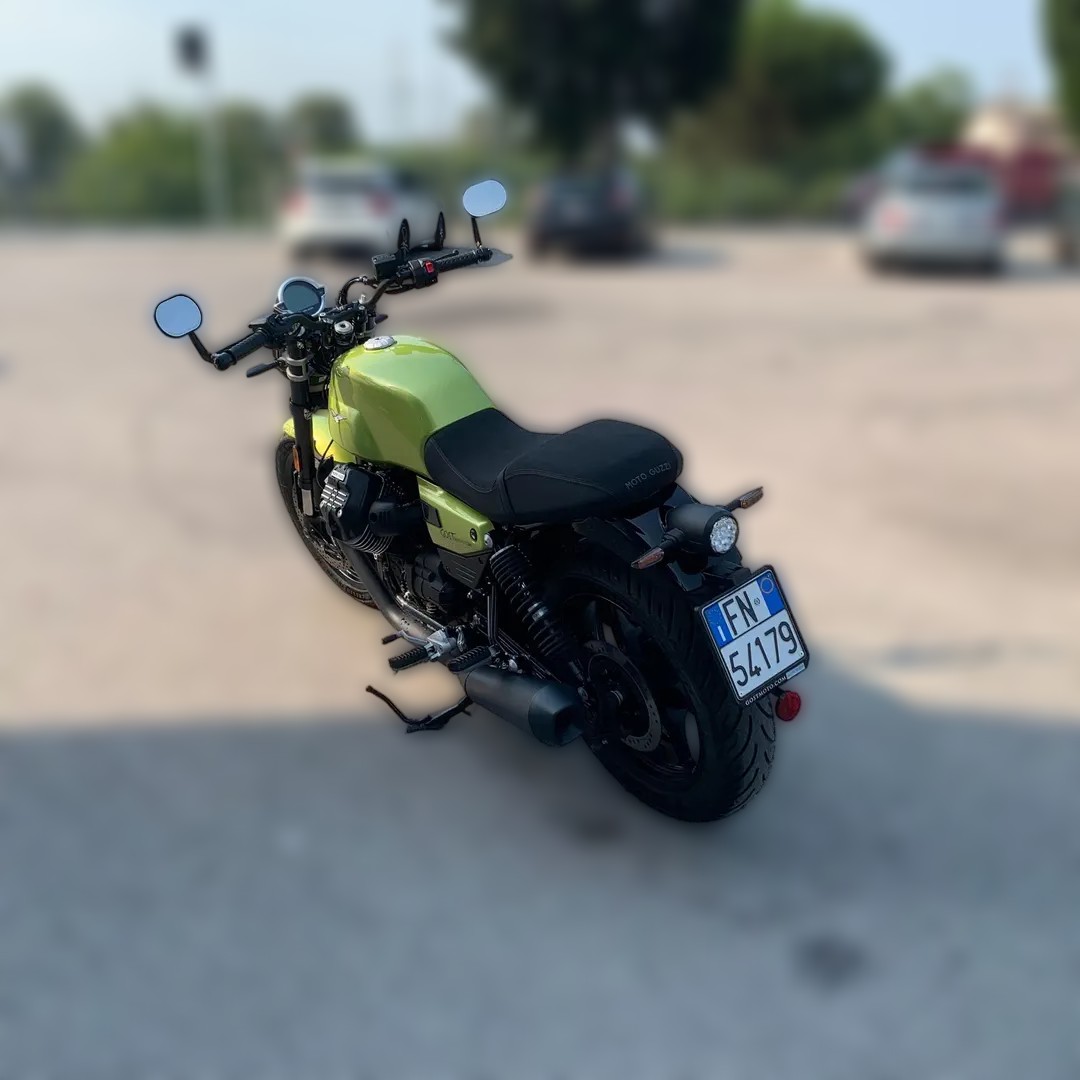 2025 Moto Guzzi V7 - 3 219 km - Náhled 2