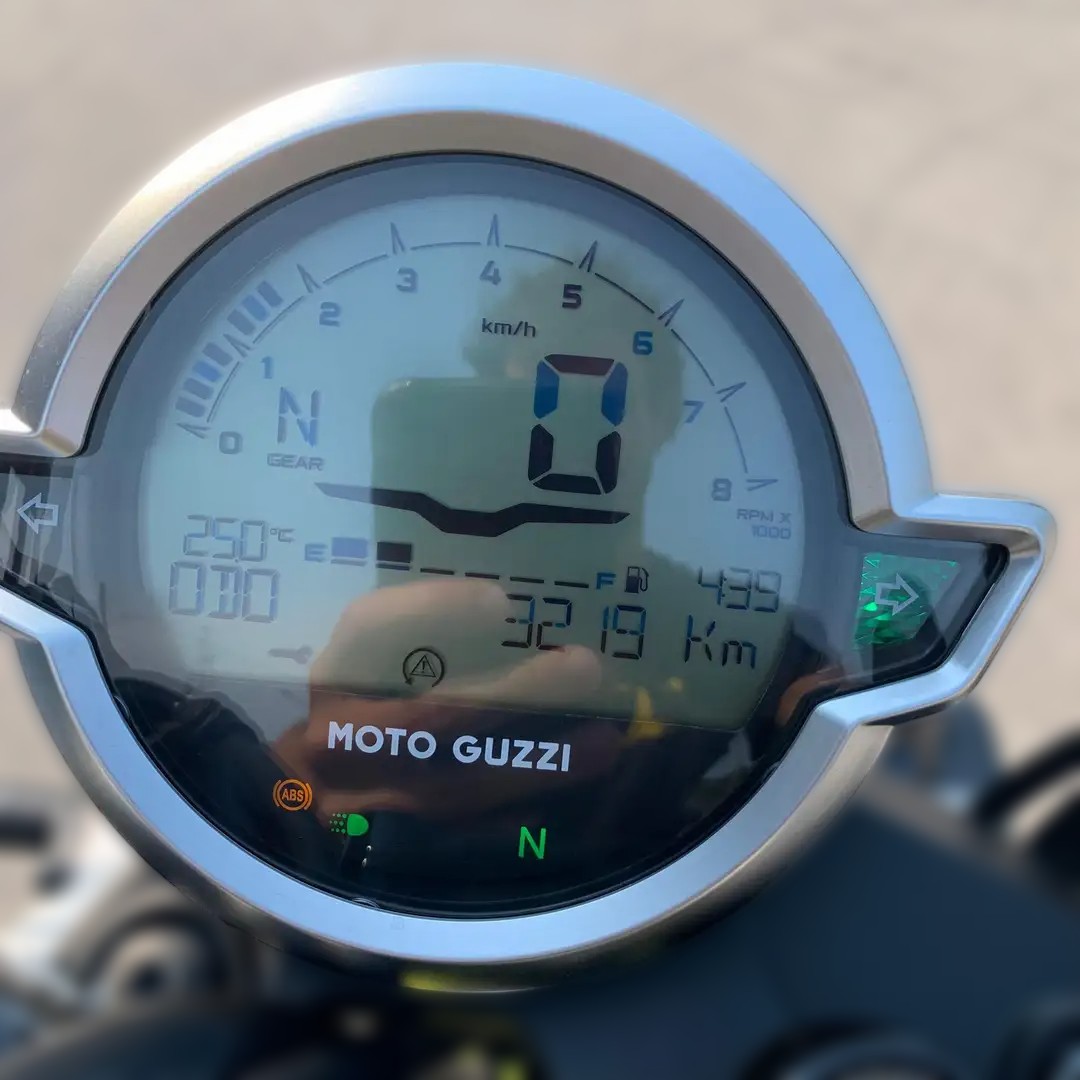 2025 Moto Guzzi V7 - 3 219 km - Náhled 6