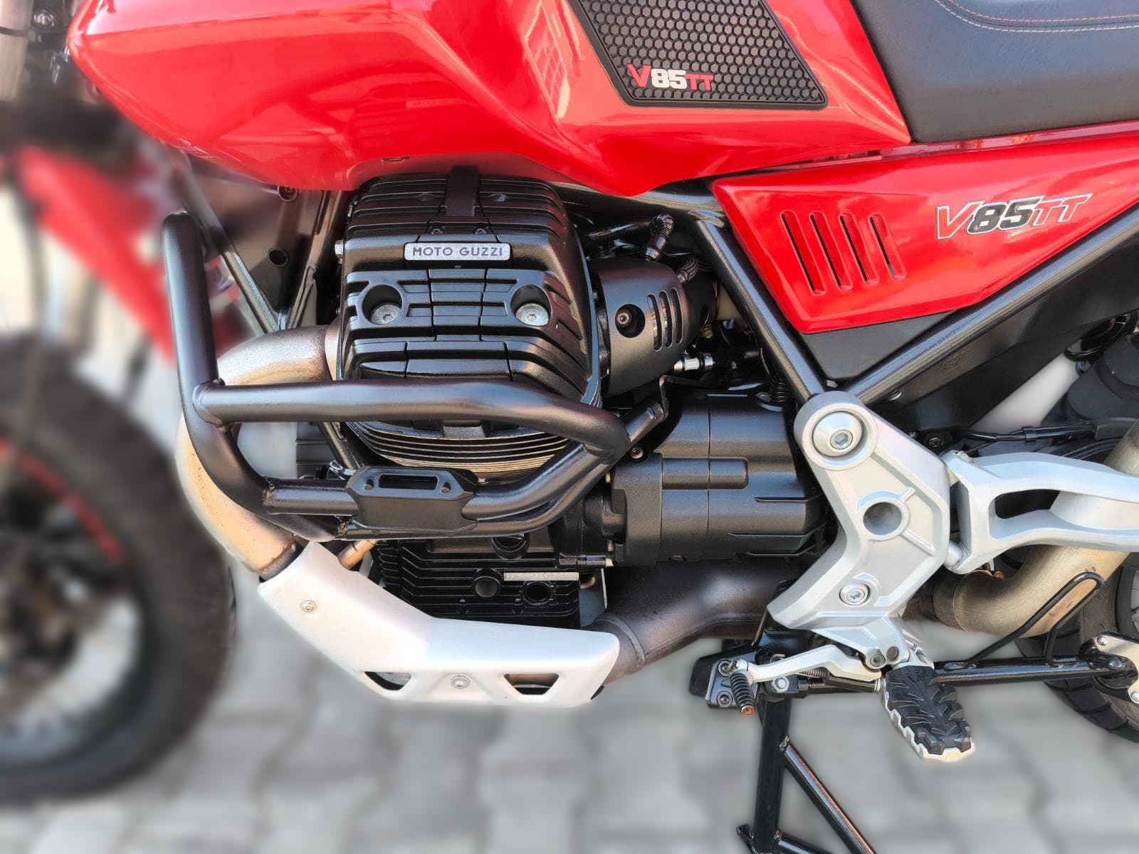 2019 Moto Guzzi V85 TT - 29 000 km - Náhled 14