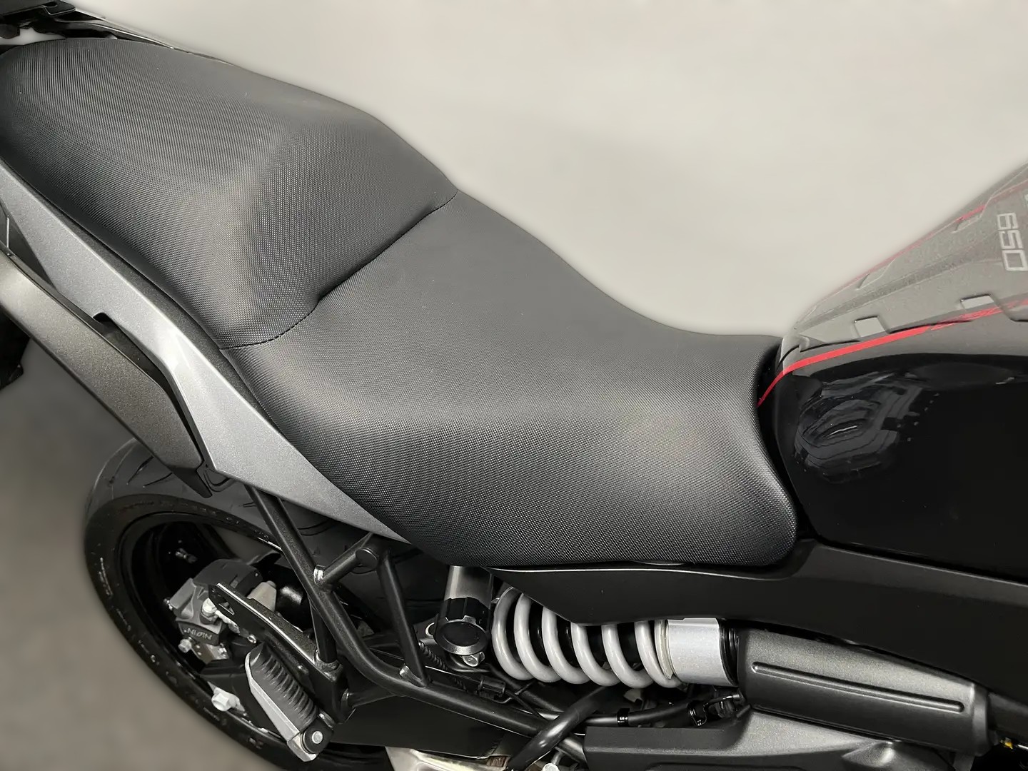 2021 Kawasaki Versys 650 - 1 385 km - Náhled 4