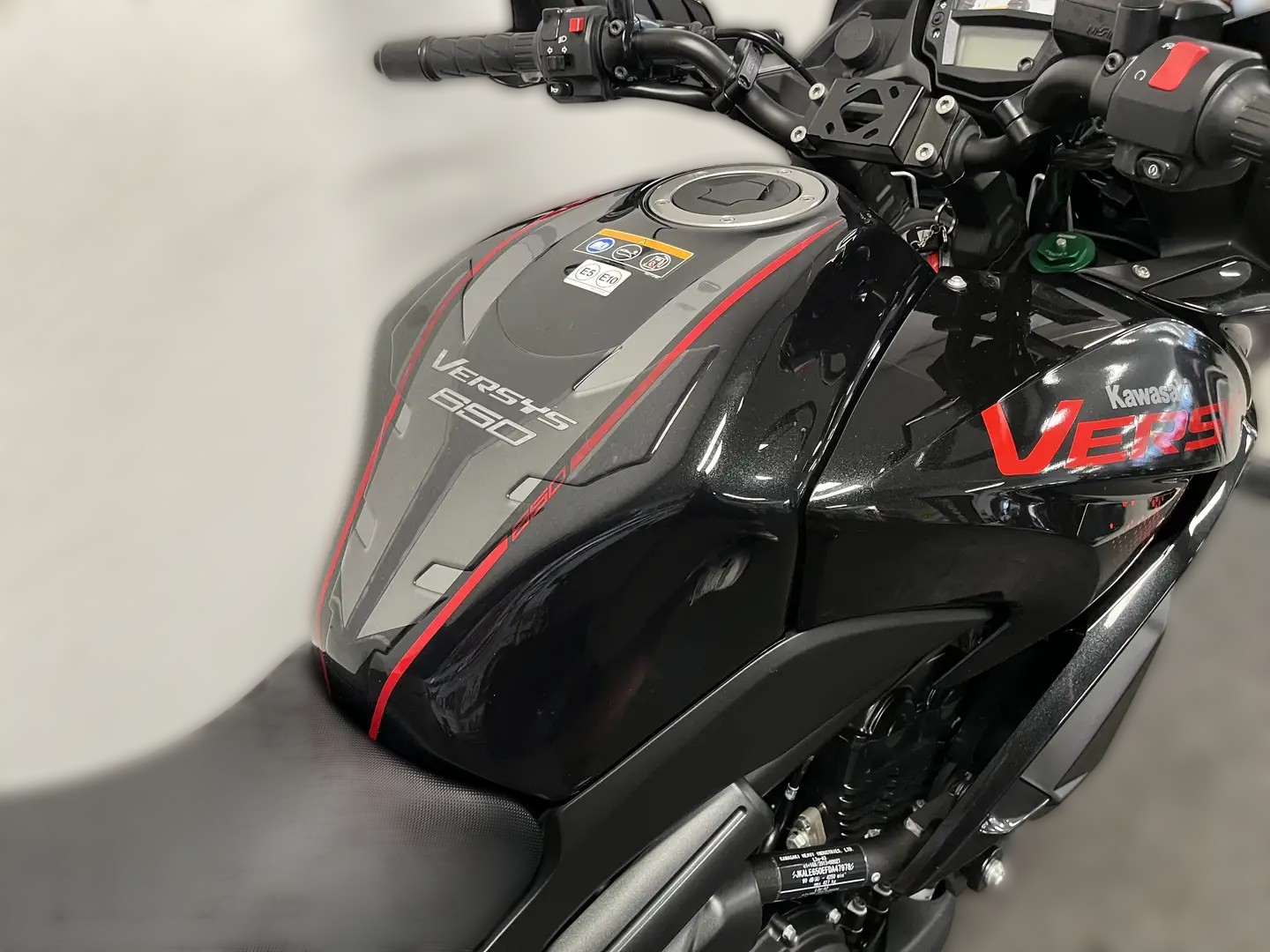 2021 Kawasaki Versys 650 - 1 385 km - Náhled 11