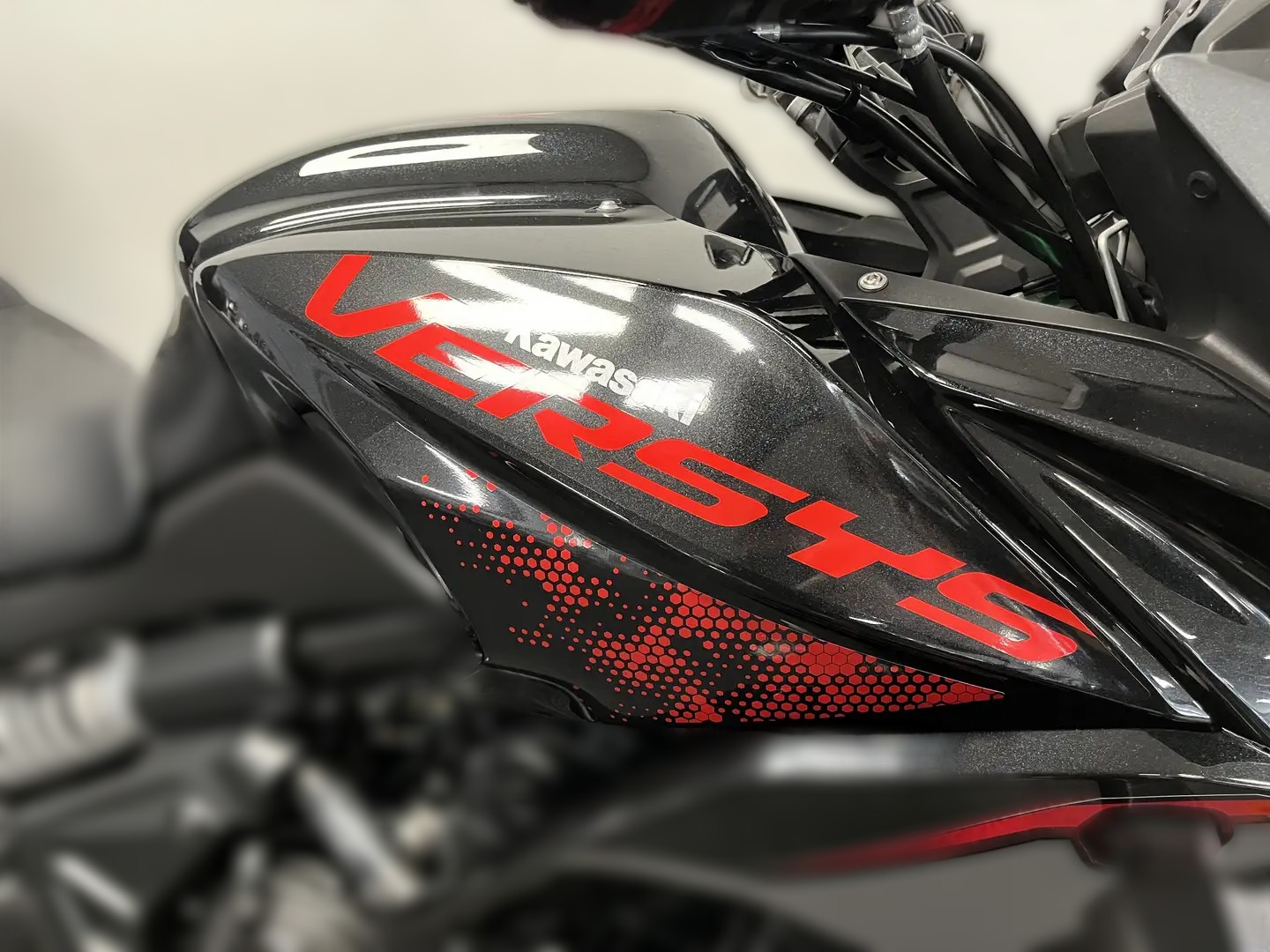 2021 Kawasaki Versys 650 - 1 385 km - Náhled 18
