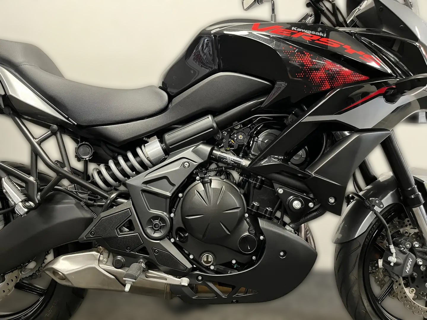 2021 Kawasaki Versys 650 - 1 385 km - Náhled 22