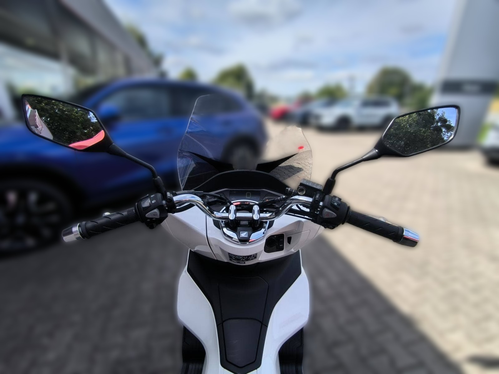 2021 Honda PCX 125 - 3 600 km - Náhled 11