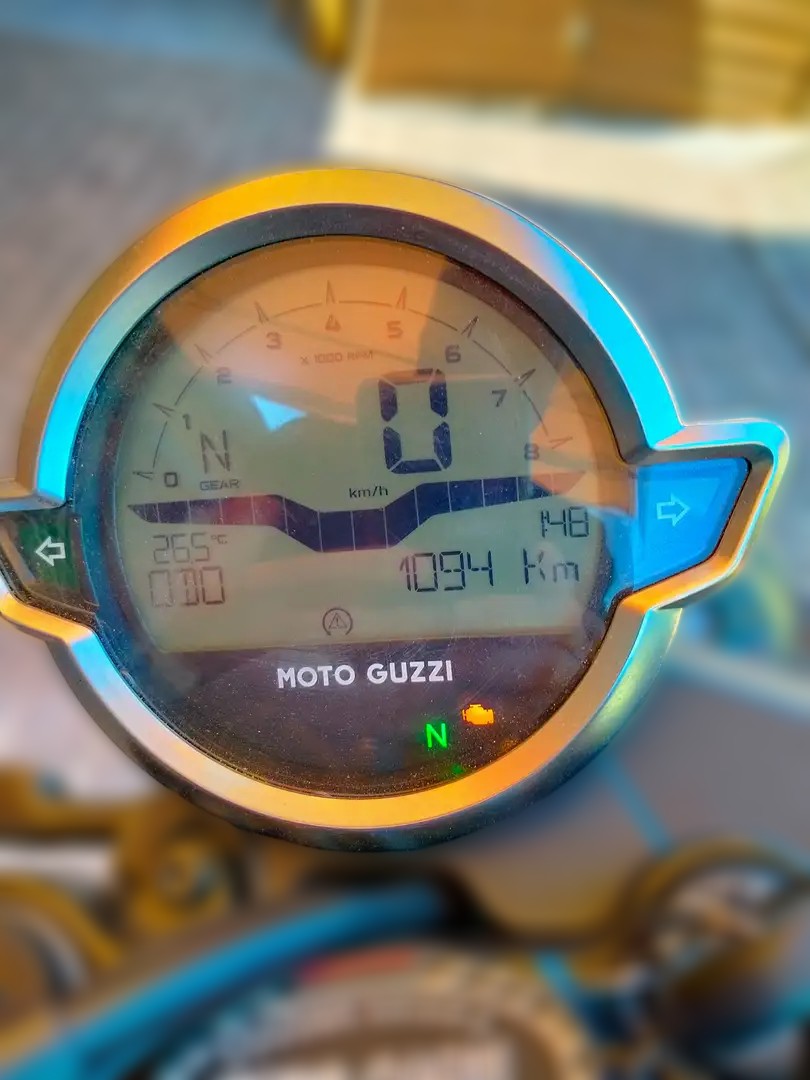 2022 Moto Guzzi V7 - 1 100 km - Náhled 3