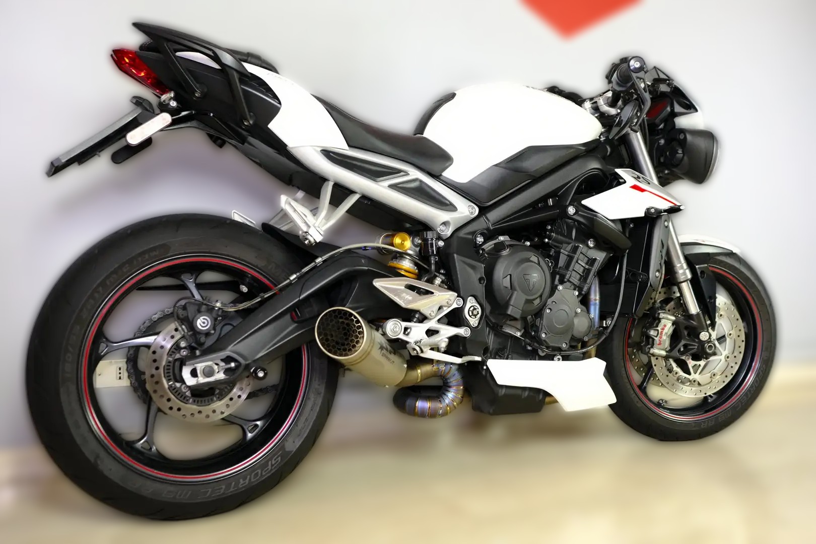 2018 Triumph Street Triple 765 - 38 900 km - Náhled 15